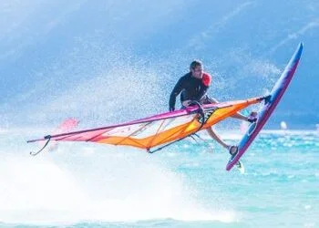 Kitesurf et windsurf. Lequel est le plus difficile ?