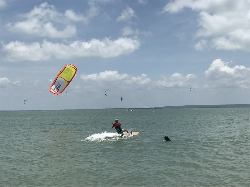 how difficult is to learn kitesurf
