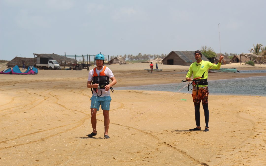 How much does a kitesurf instructor earn?