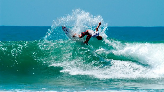surfing is one of the most extre sports to  do in Sri Lanka