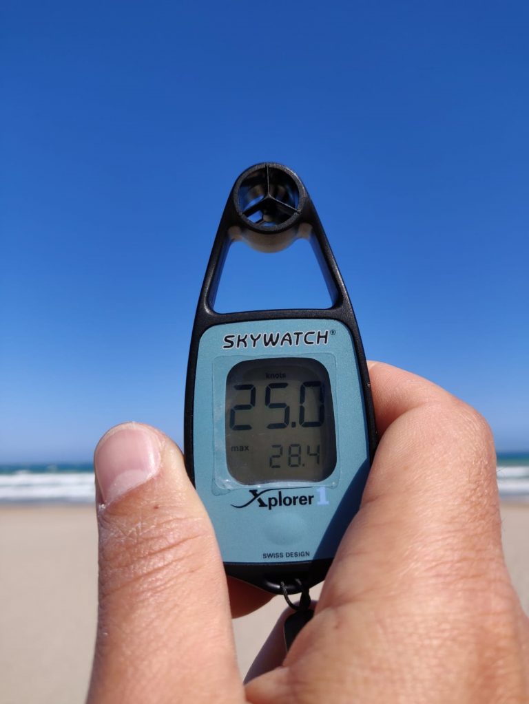anemometer measures the wind for kitesurfing